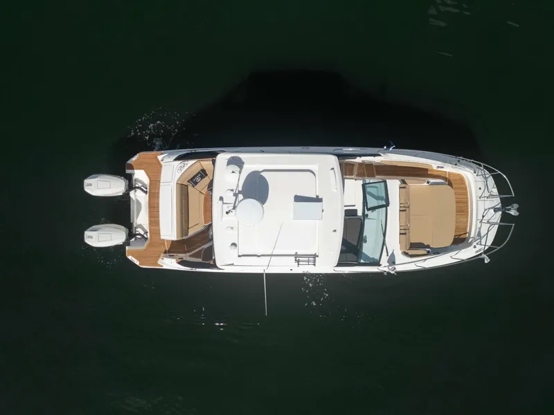 Slide: The Image of Sea Ray 320 Sundancer 2025 - 7649541