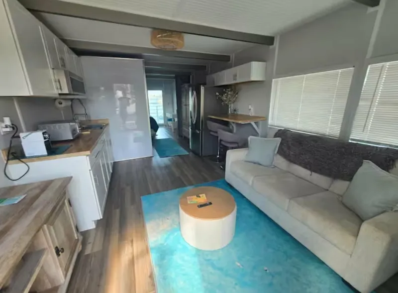 Slide: The Image of Houseboat Modern Struktures MS400 2023 - 7681579