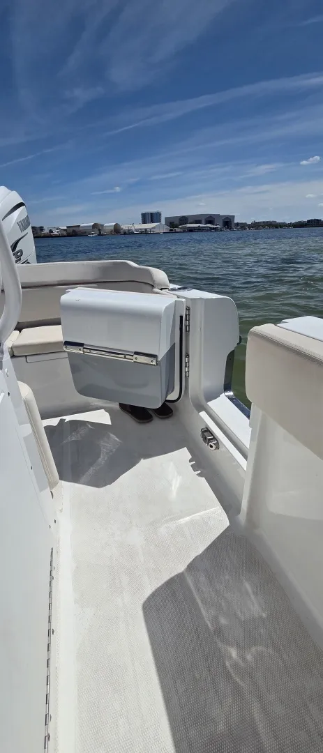 Slide: The Image of Sea Hunt Escape 27 Center Console 2021 - 6302001