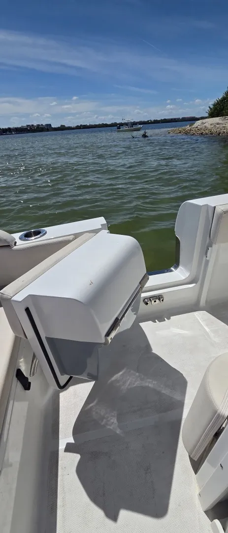 Slide: The Image of Sea Hunt Escape 27 Center Console 2021 - 6302002
