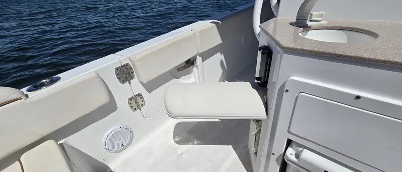 Slide: The Image of Sea Hunt Escape 27 Center Console 2021 - 6302015