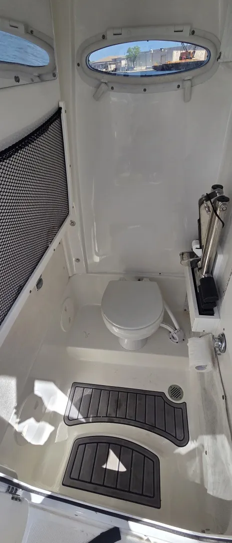 Slide: The Image of Sea Hunt Escape 27 Center Console 2021 - 6301988