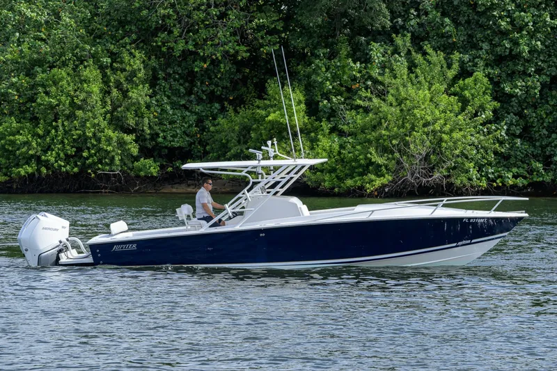 The Image of Jupiter 31 Profile 2003 Jupiter 31 Center Console with Cuddy - 6302197