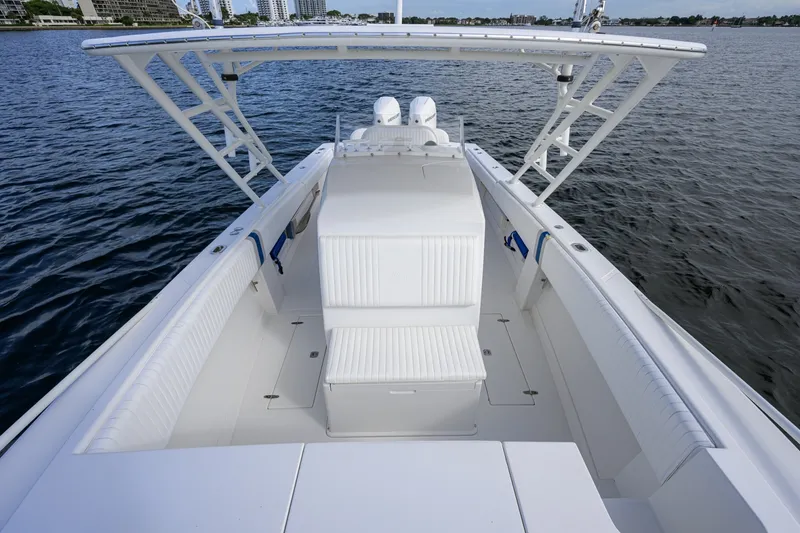 Slide: The Image of Jupiter 31 Forward Seating 2003 Jupiter 31 Center Console with Cuddy - 6302288