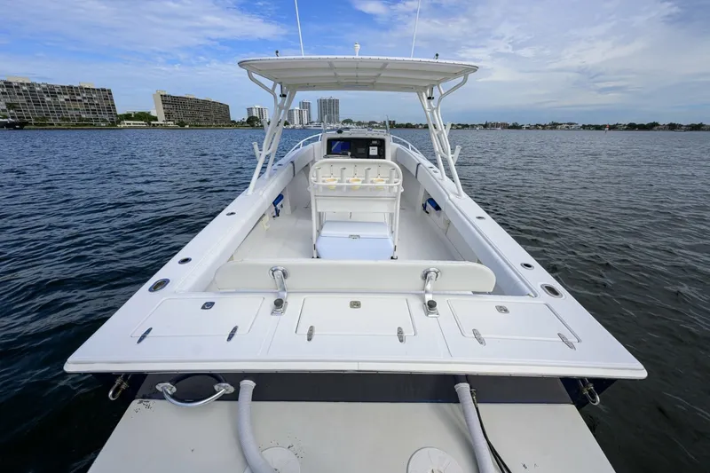 Slide: The Image of Jupiter 31 Deck 2003 Jupiter 31 Center Console with Cuddy - 7655820