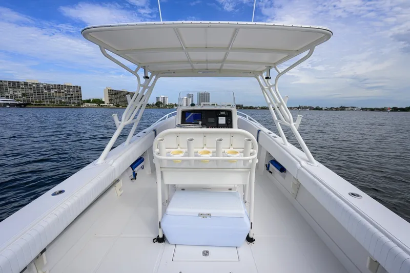 Slide: The Image of Jupiter 31 Deck 2003 Jupiter 31 Center Console with Cuddy - 7655818