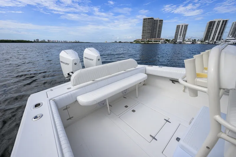Slide: The Image of Jupiter 31 Aft Seat 2003 Jupiter 31 Center Console with Cuddy - 7655814