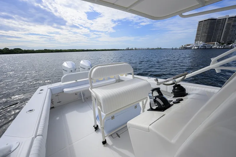 Slide: The Image of Jupiter 31 Helm Seat 2003 Jupiter 31 Center Console Cuddy - 7655816