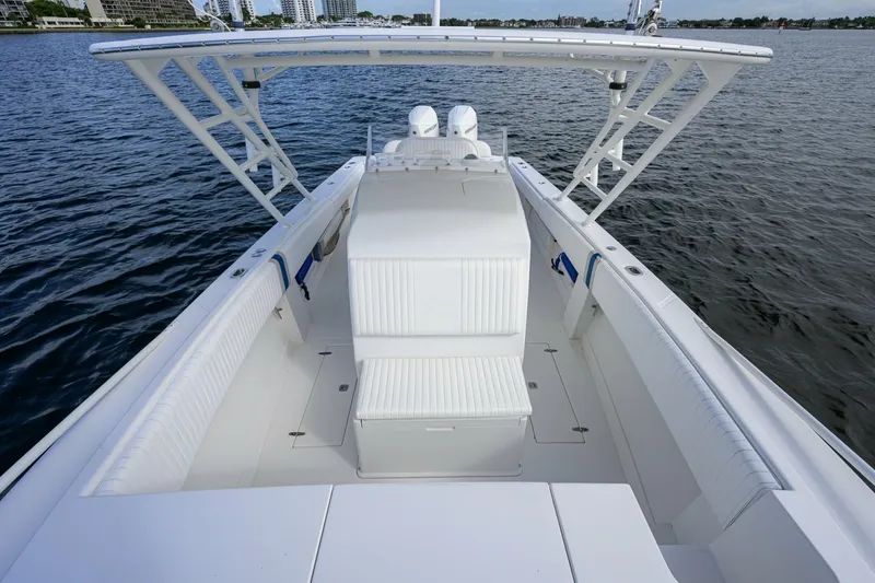 Slide: The Image of Jupiter 31 Forward Seating 2003 Jupiter 31 Center Console with Cuddy - 7655832