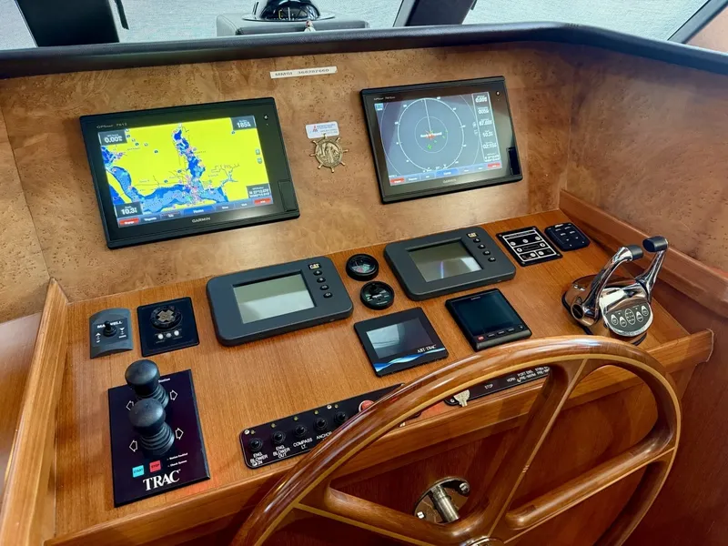 Slide: The Image of Alaskan 70 OHANA - Interior Helm Alaskan 70 OHANA - Interior Helm - 7016768
