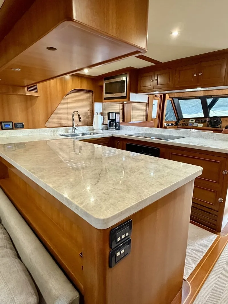 Slide: The Image of Alaskan 70 OHANA - Galley Alaskan 70 OHANA - Galley - 7016786