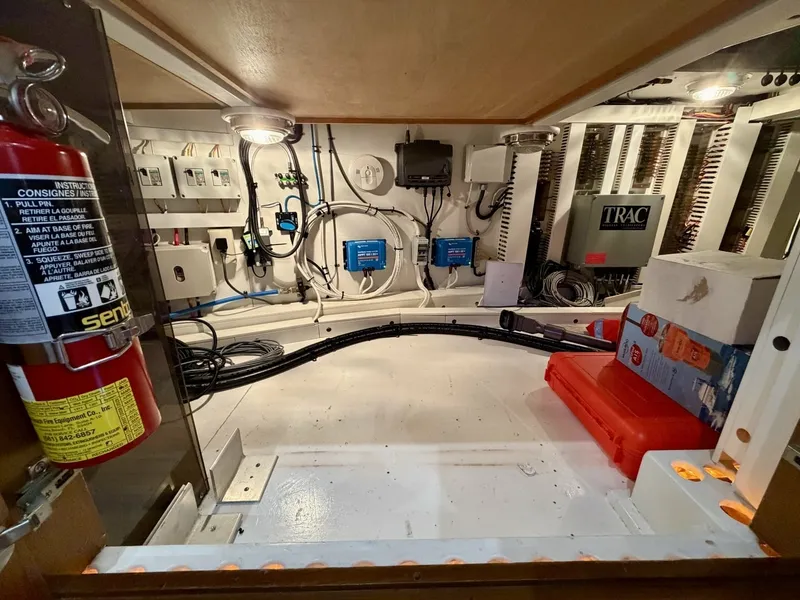 Slide: The Image of Alaskan 70 OHANA - Interior Helm Doghouse Alaskan 70 OHANA - Interior Helm Doghouse - 7016772