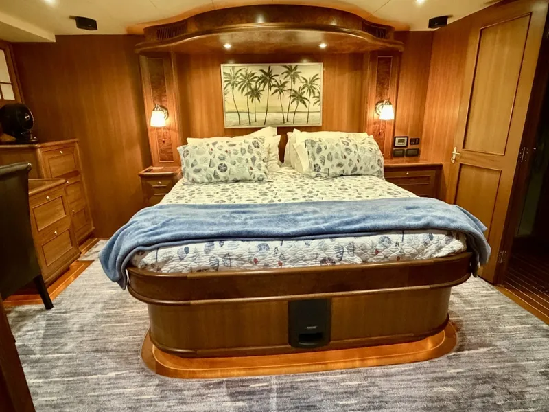 Slide: The Image of Alaskan 70 OHANA - Master Stateroom Alaskan 70 OHANA - Master Stateroom - 7016796