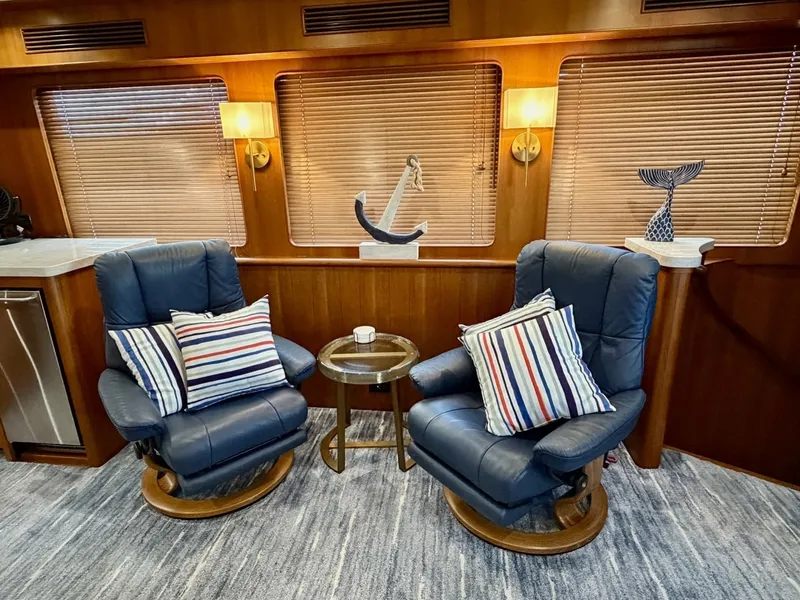 Slide: The Image of Alaskan 70 OHANA - Salon Alaskan 70 OHANA - Salon - 7683445
