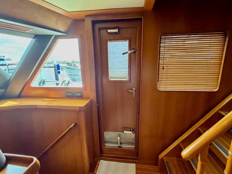 Slide: The Image of Alaskan 70 OHANA - Interior Helm Alaskan 70 OHANA - Interior Helm - 7683442