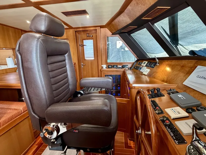 Slide: The Image of Alaskan 70 OHANA - Interior Helm Alaskan 70 OHANA - Interior Helm - 7016769