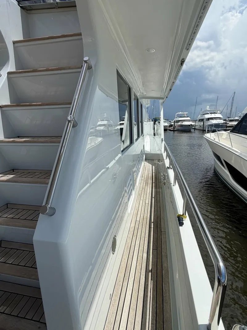 Slide: The Image of Alaskan 70 OHANA - Exterior Alaskan 70 OHANA - Exterior - 7016755