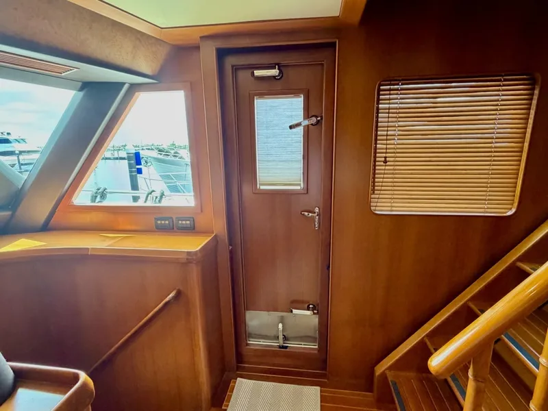 Slide: The Image of Alaskan 70 OHANA - Interior Helm Alaskan 70 OHANA - Interior Helm - 7016773