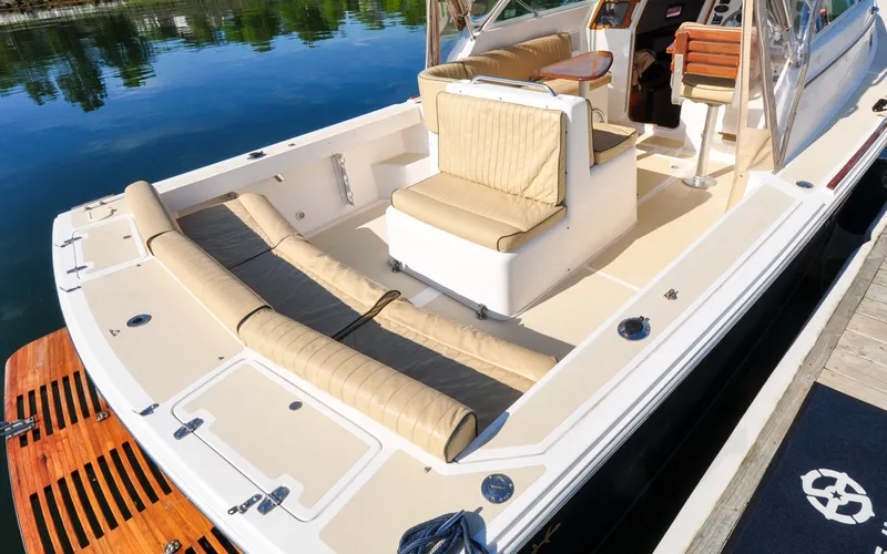 Slide: The Image of Hunt Surfhunter 29 - Judith Ann 2005 Hunt Yachts Surfhunter 29 with beige seating and sleek deck design. - 6302476