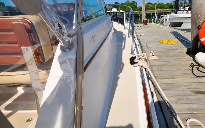 Slide: The Image of Hunt Surfhunter 29 - Judith Ann 2005 Hunt Yachts Surfhunter 29 docked, showcasing sleek design and polished finish. - 6302503