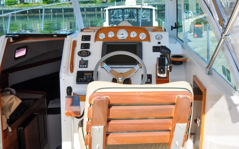 Slide: The Image of Hunt Surfhunter 29 - Judith Ann 2005 Hunt Yachts Surfhunter 29 helm with wooden accents and modern controls. - 6302481