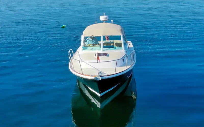 Slide: The Image of Hunt Surfhunter 29 - Judith Ann 2005 Hunt Yachts Surfhunter 29 on calm blue water, front view. - 6302469