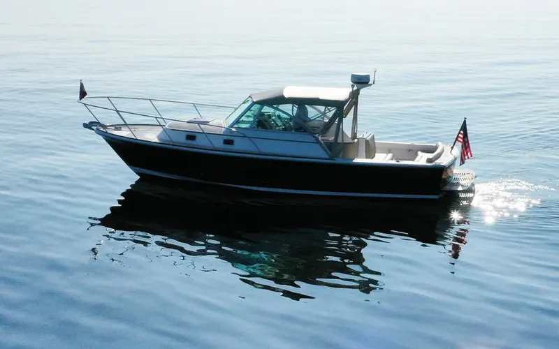Slide: The Image of Hunt Surfhunter 29 - Judith Ann 2005 Hunt Yachts Surfhunter 29 cruising on calm waters, side view. - 6302491