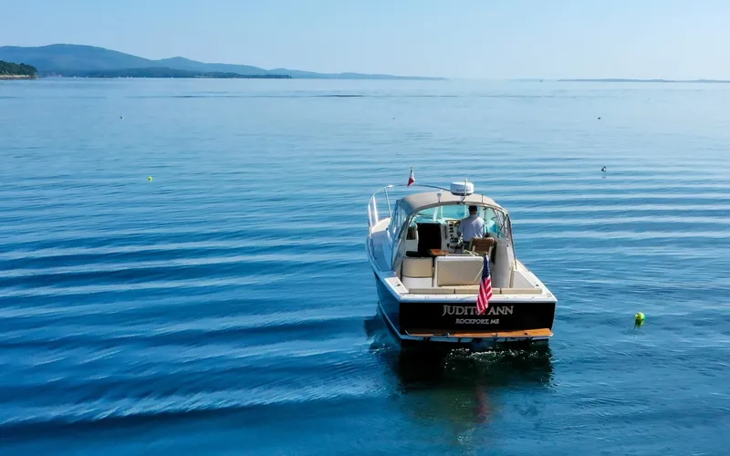 Slide: The Image of Hunt Surfhunter 29 - Judith Ann 2005 Hunt Yachts Surfhunter 29 cruising on calm blue waters. - 6302473