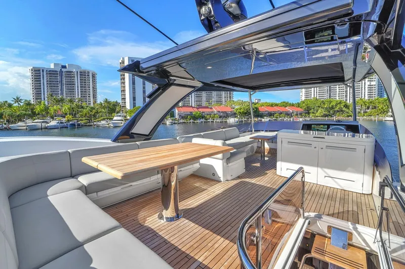 Slide: The Image of Sunseeker Manhattan 2023 - 6303895