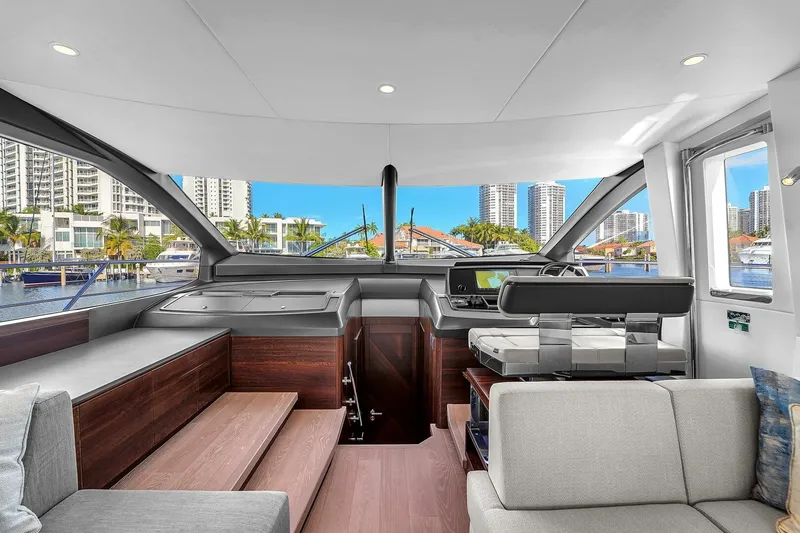 Slide: The Image of Sunseeker Manhattan 2023 - 6303924