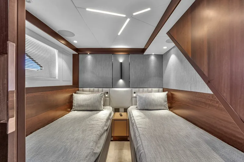 Slide: The Image of Sunseeker Manhattan 2023 - 6303949