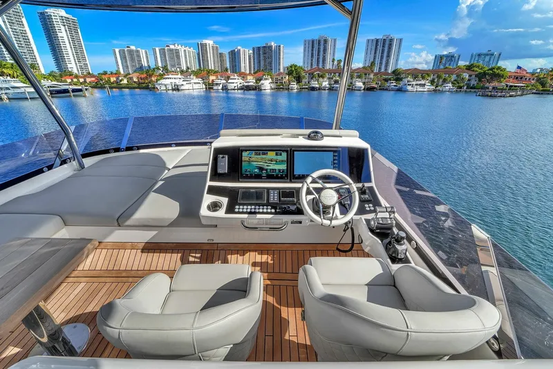 Slide: The Image of Sunseeker Manhattan 68 2023 - 6303890