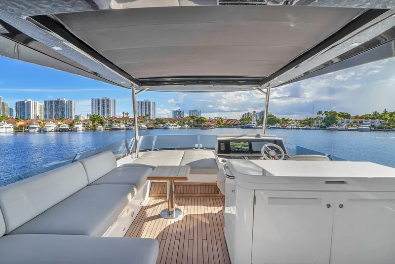 Slide: The Image of Sunseeker Manhattan 68 2023 - 6303892