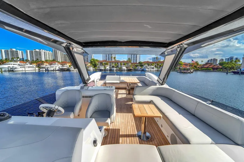 Slide: The Image of Sunseeker Manhattan 68 2023 - 6303900