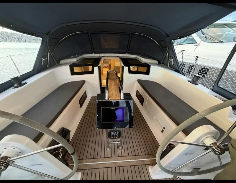 Slide: The Image of Hanse 418 2022 - 6303166