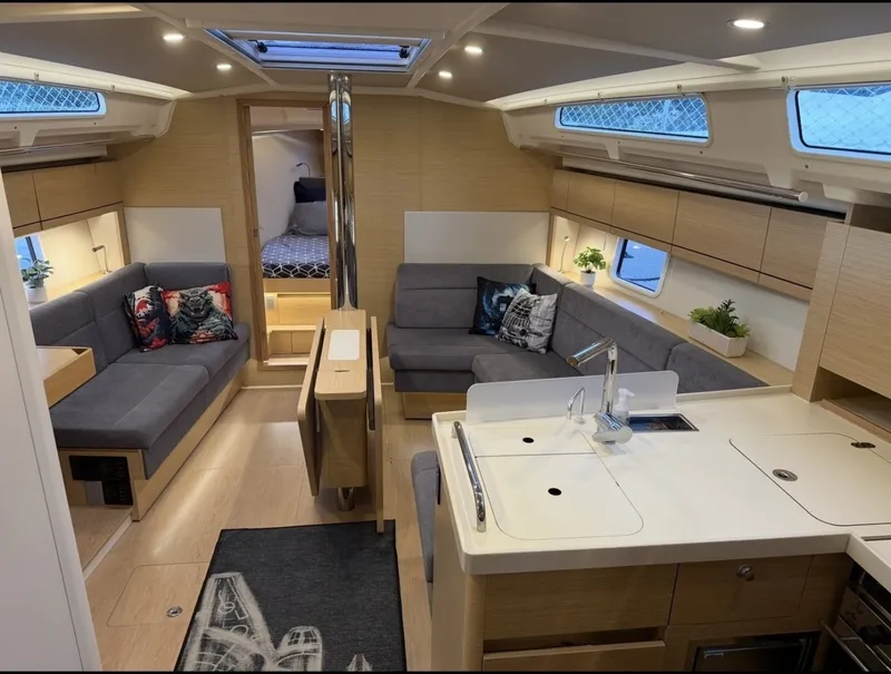 Slide: The Image of Hanse 418 2022 - 6303173