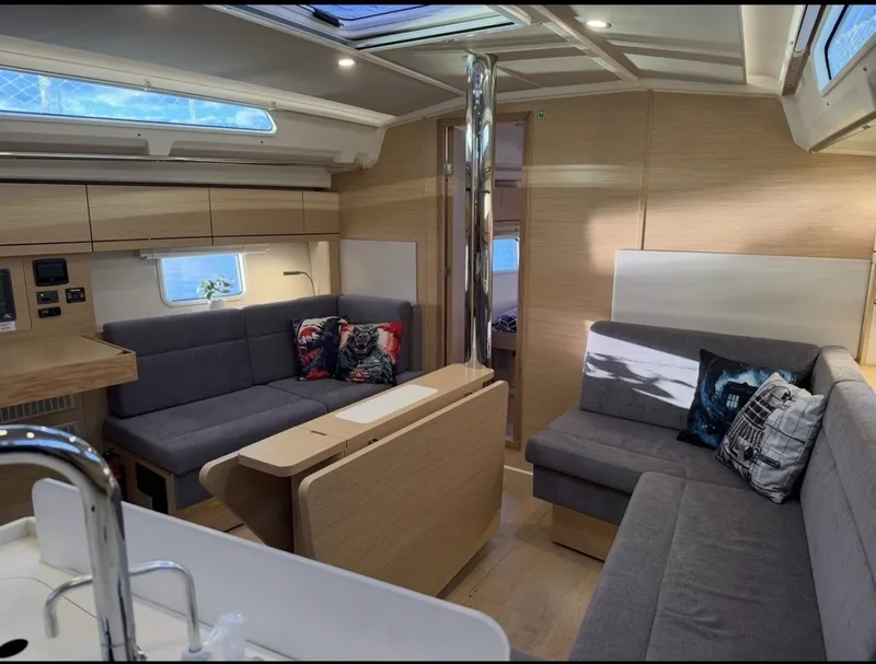 Slide: The Image of Hanse 418 2022 - 6303178