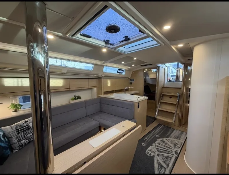 Slide: The Image of Hanse 418 2022 - 6303180