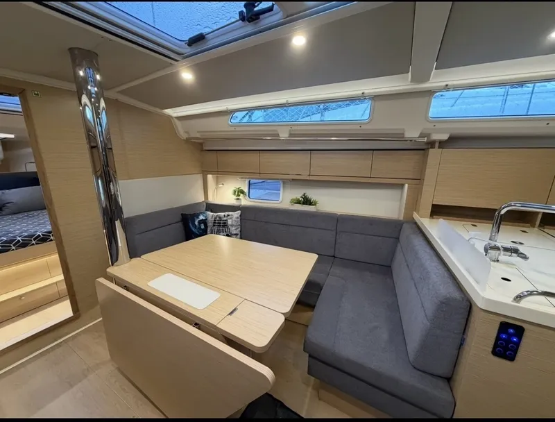 Slide: The Image of Hanse 418 2022 - 6303184