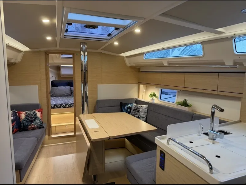Slide: The Image of Hanse 418 2022 - 6303186