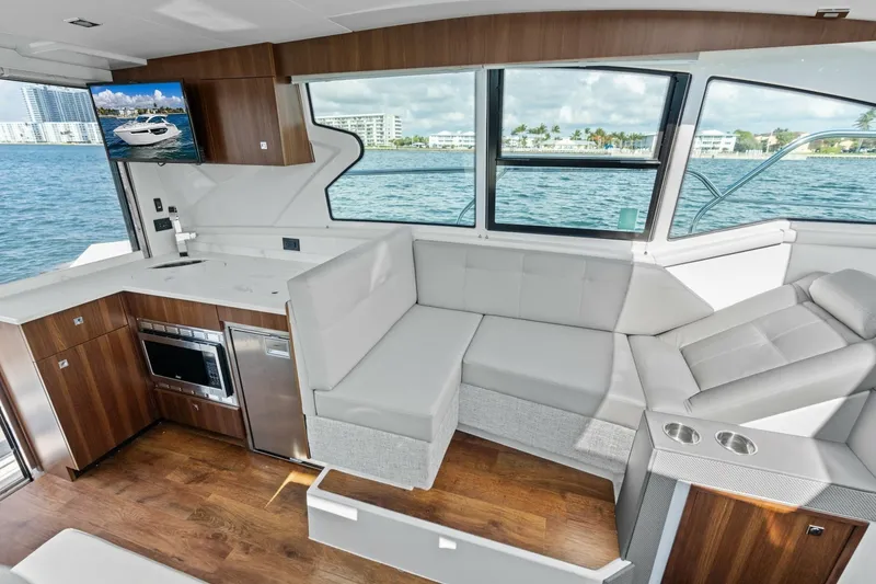 Slide: The Image of 2023 Cruisers Yachts 42 Cantius 2023 Cruisers Yachts 42 Cantius - 7080170