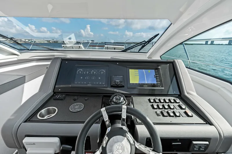 Slide: The Image of Cruisers 42 SARGAM - Helm Cruisers 42 SARGAM - Helm - 7080173