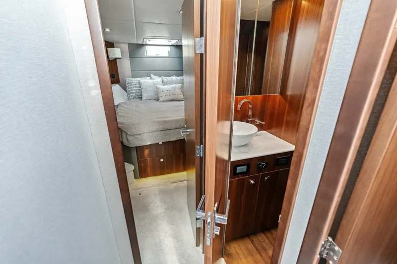 Slide: The Image of Cruisers 42 SARGAM - Stateroom Head Cruisers 42 SARGAM - Stateroom Head - 7080161