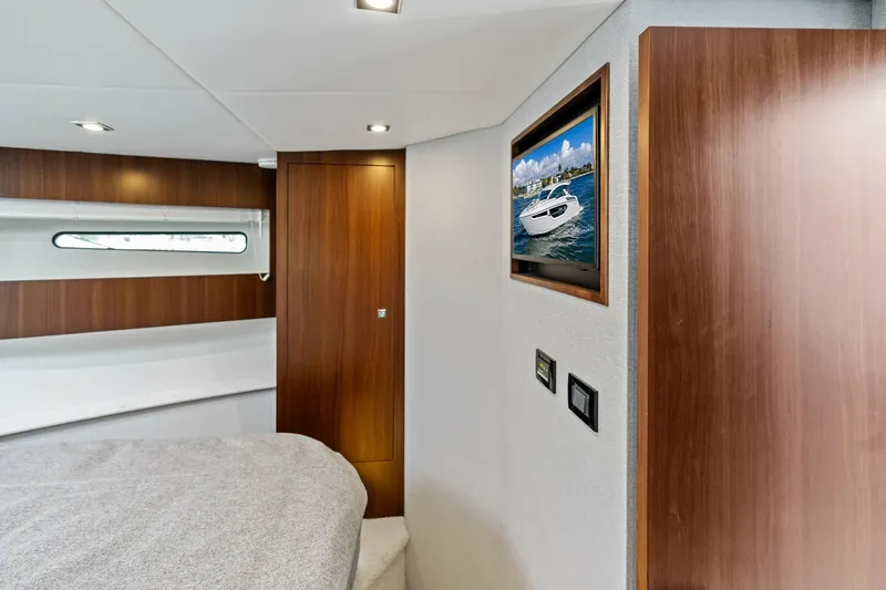Slide: The Image of Cruisers 42 SARGAM - Stateroom Bow Cruisers 42 SARGAM - Stateroom Bow - 7080158