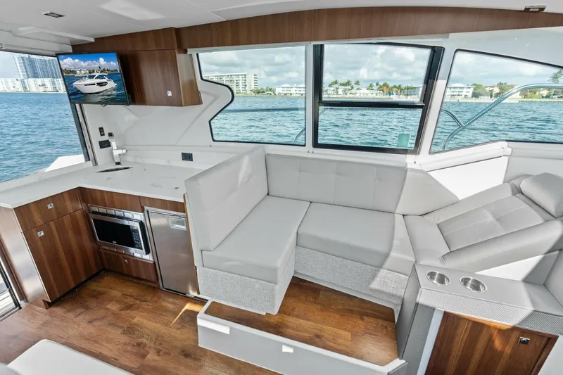 Slide: The Image of 2023 Cruisers Yachts 42 Cantius 2023 Cruisers Yachts 42 Cantius - 7683783