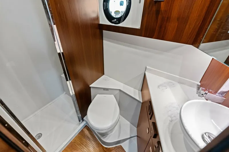 Slide: The Image of Cruisers 42 SARGAM - Stateroom Head Cruisers 42 SARGAM - Stateroom Head - 7683772
