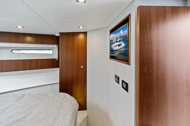 Slide: The Image of Cruisers 42 SARGAM - Stateroom Bow - 6303832