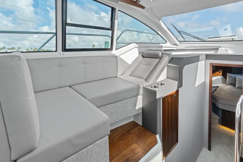 Slide: The Image of Cruisers 38 Cantius 2023 - 6303842