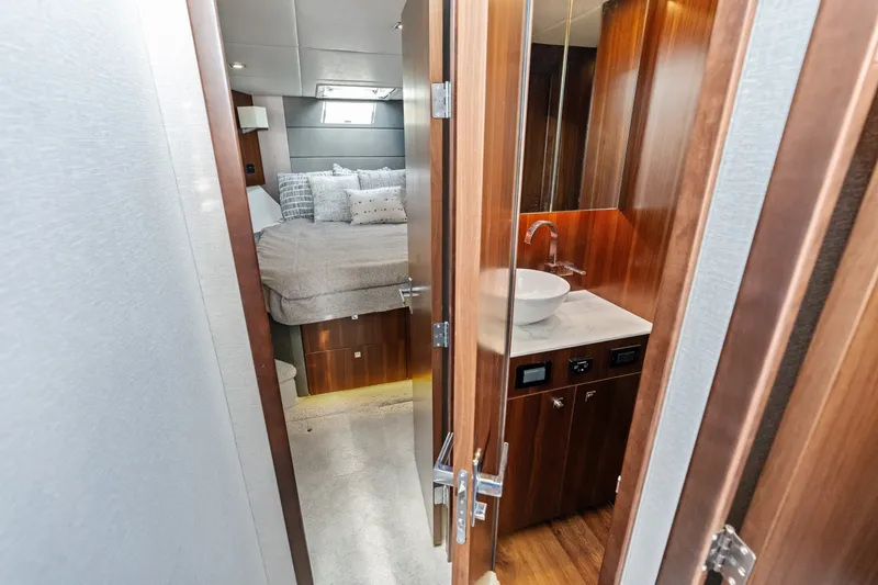 Slide: The Image of Cruisers 42 SARGAM - Stateroom Head - 6303833