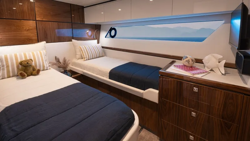 Slide: The Image of Riviera 5600 Sport Yacht Platinum Edition 2027 - 7507474
